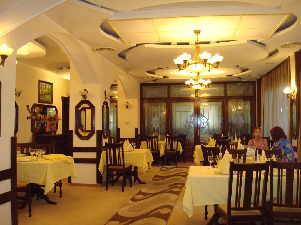 Hotel Ami Băile Felix エクステリア 写真