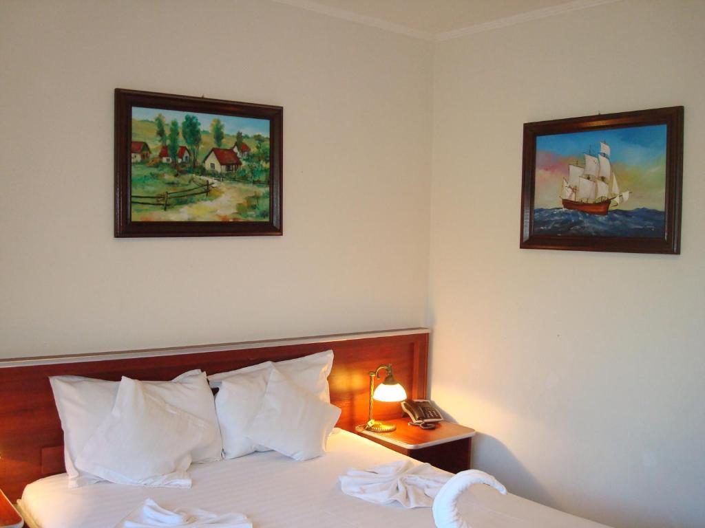 Hotel Ami Băile Felix エクステリア 写真