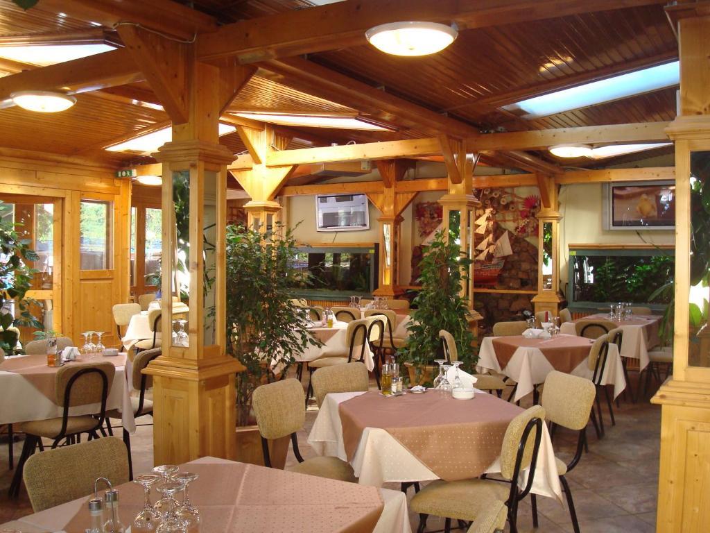 Hotel Ami Băile Felix エクステリア 写真