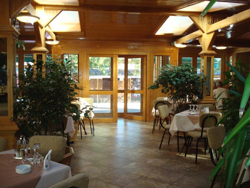 Hotel Ami Băile Felix エクステリア 写真