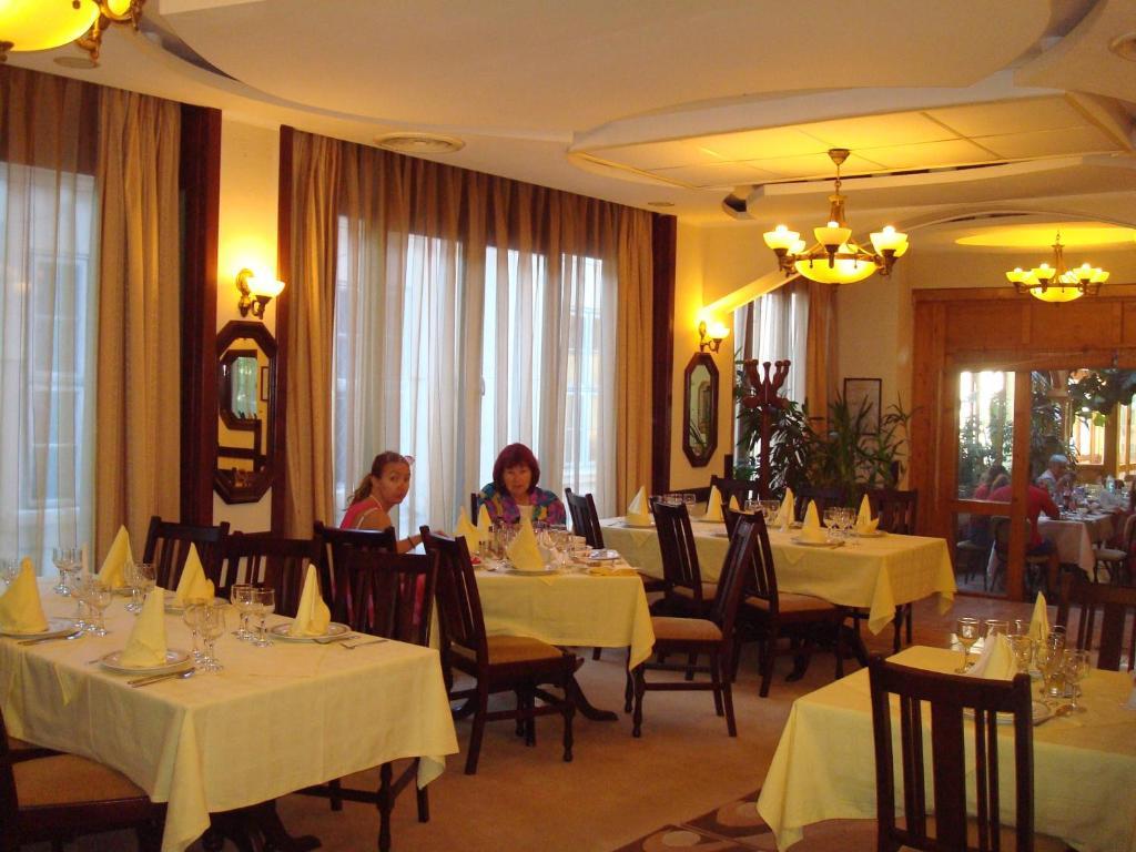 Hotel Ami Băile Felix エクステリア 写真