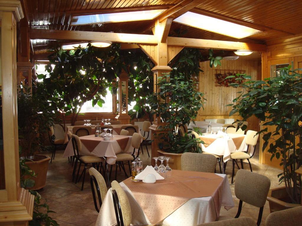 Hotel Ami Băile Felix エクステリア 写真