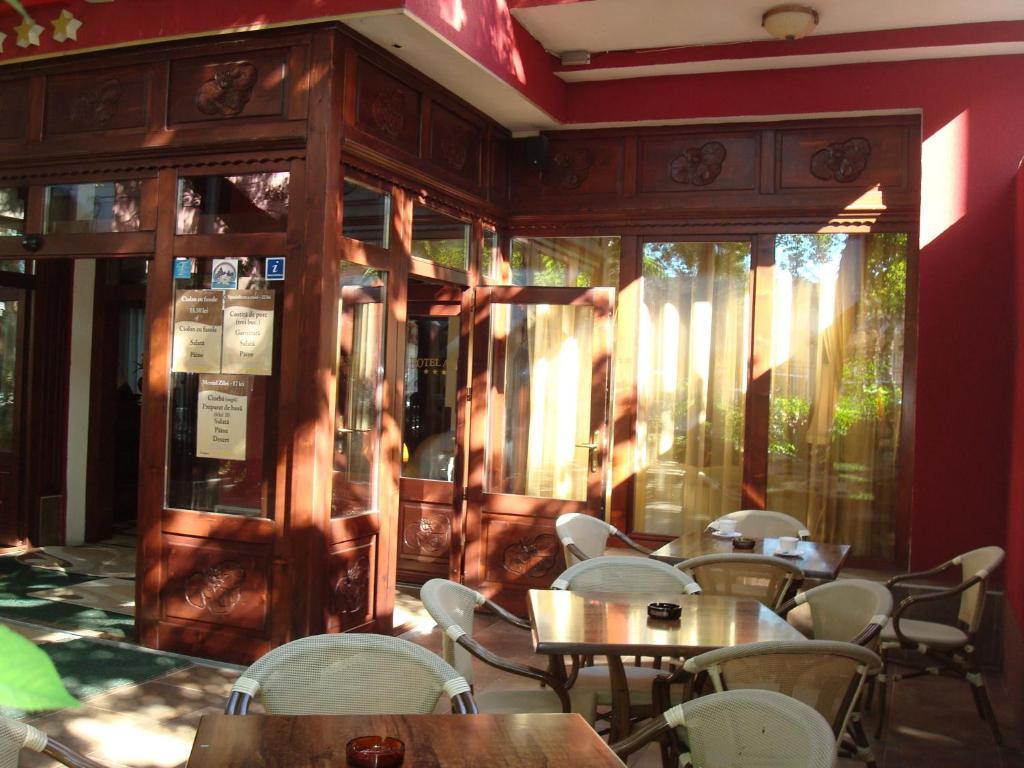Hotel Ami Băile Felix エクステリア 写真