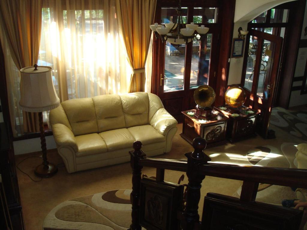 Hotel Ami Băile Felix エクステリア 写真