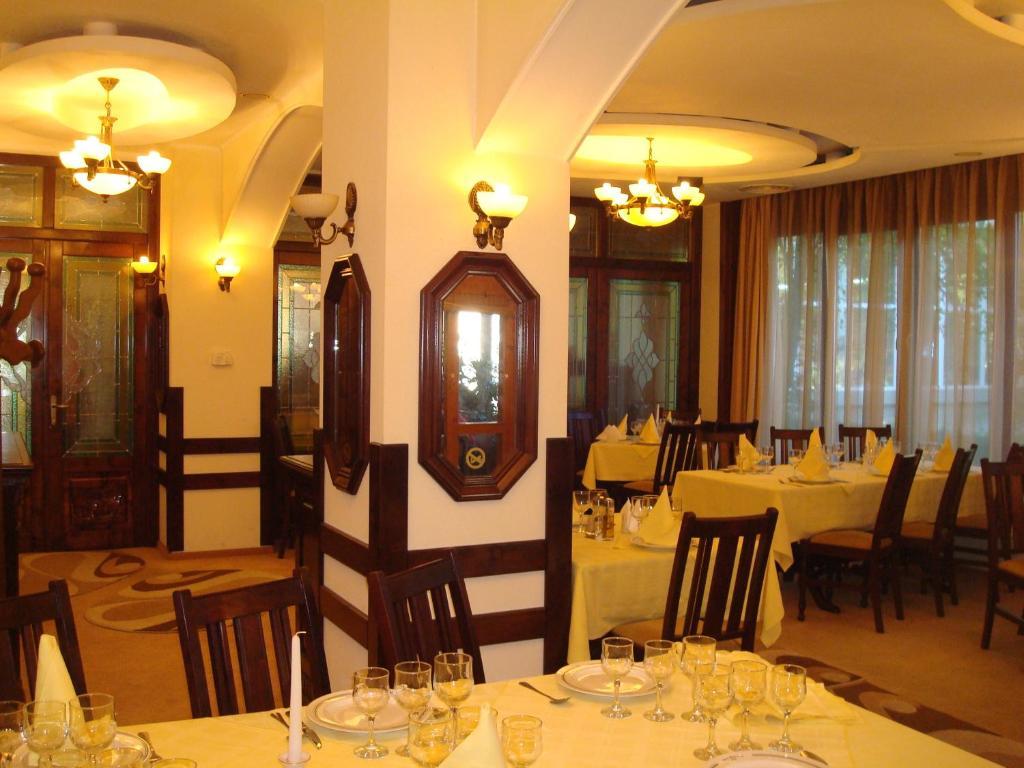 Hotel Ami Băile Felix エクステリア 写真